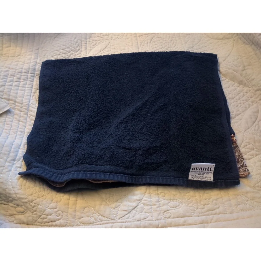 AVANTI LUXURY Black With Gold Hand Towel